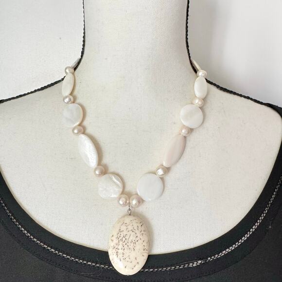 Mother of Pearl Genuine Pearls Natural Stone Pendant Necklace Handmade Artisan - Picture 3 of 11